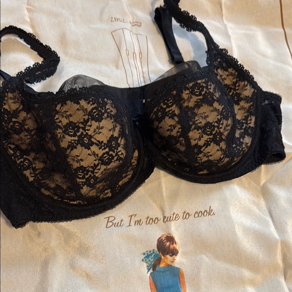 EUC Dita Von Teese WITCHERY US 44C Black Lace & Nude Bra